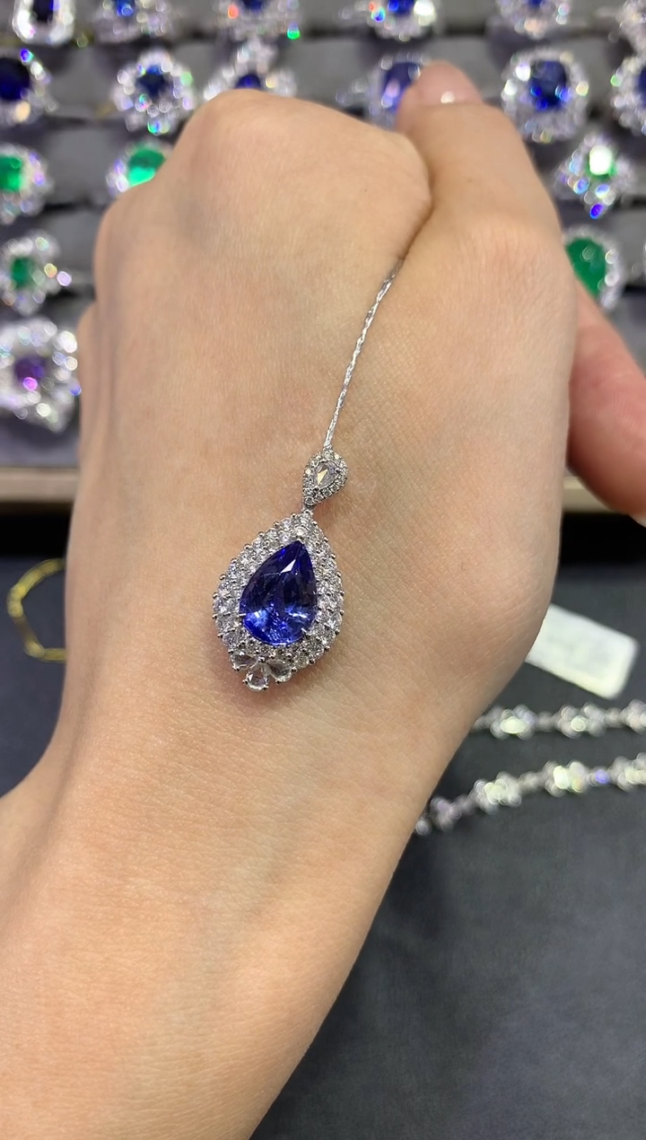 【闪购商品】蓝宝石吊坠18K金镶嵌A315