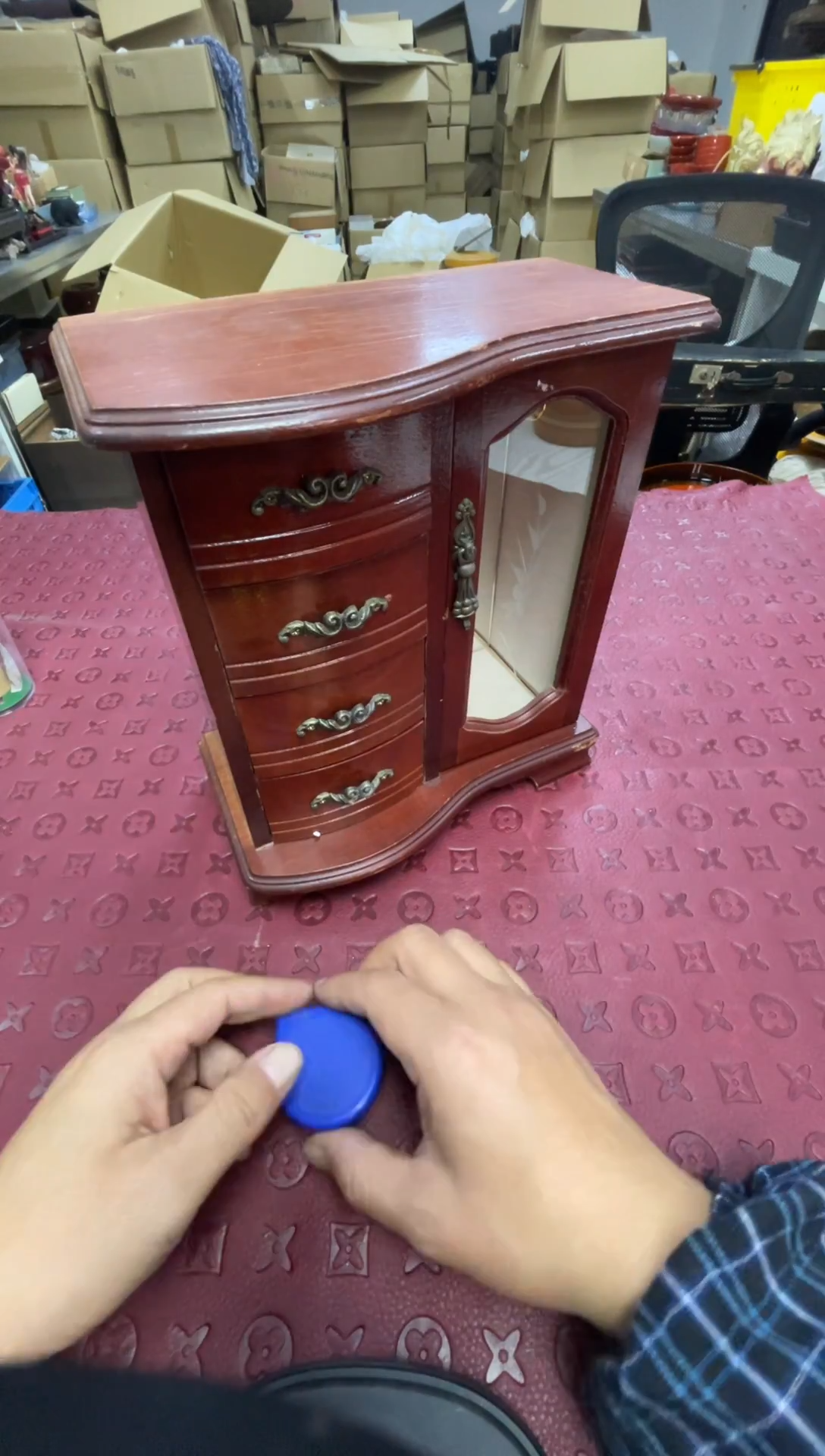 塑料角有磕 ，no退no换，介意勿拍