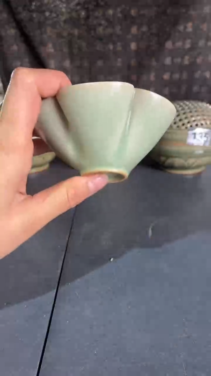 耀州窑仰山花口盏微瑕