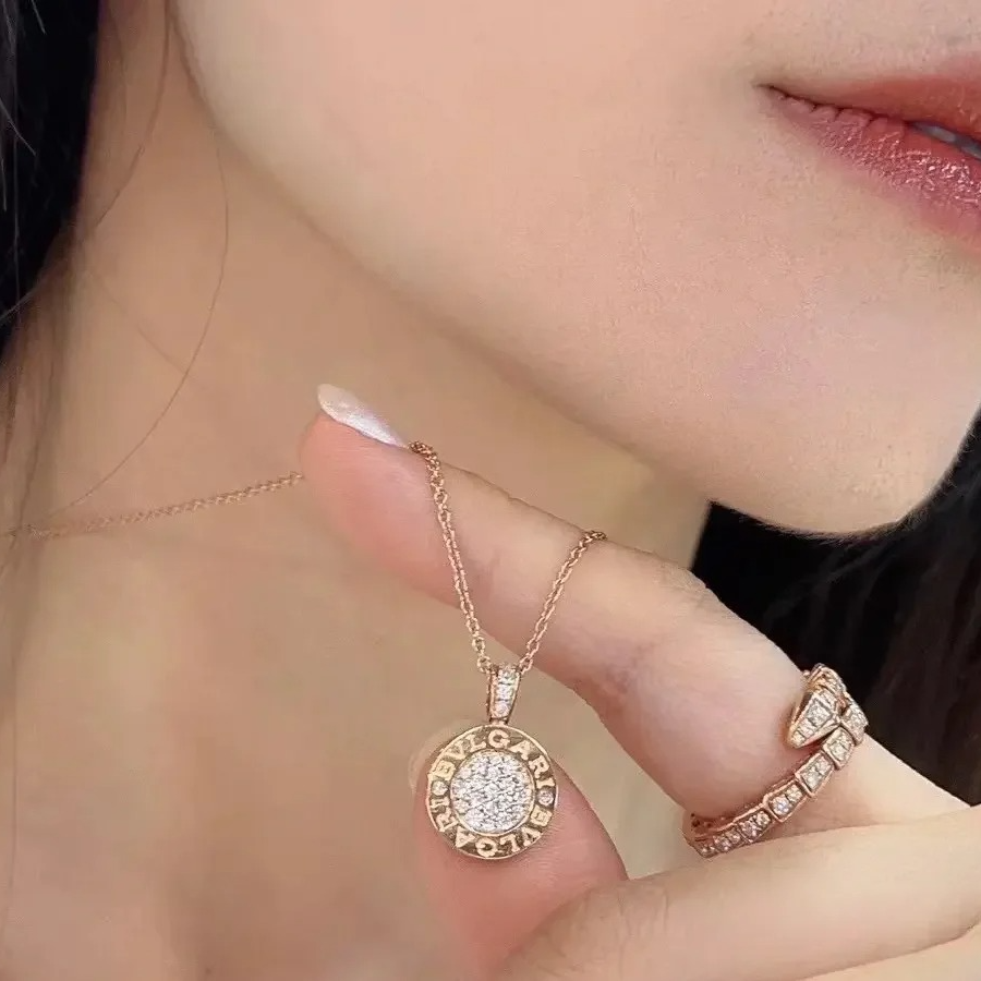 99新 BVLGARI/宝格丽 小花攀攀玫瑰金 翡翠双面满钻小圆饼项链