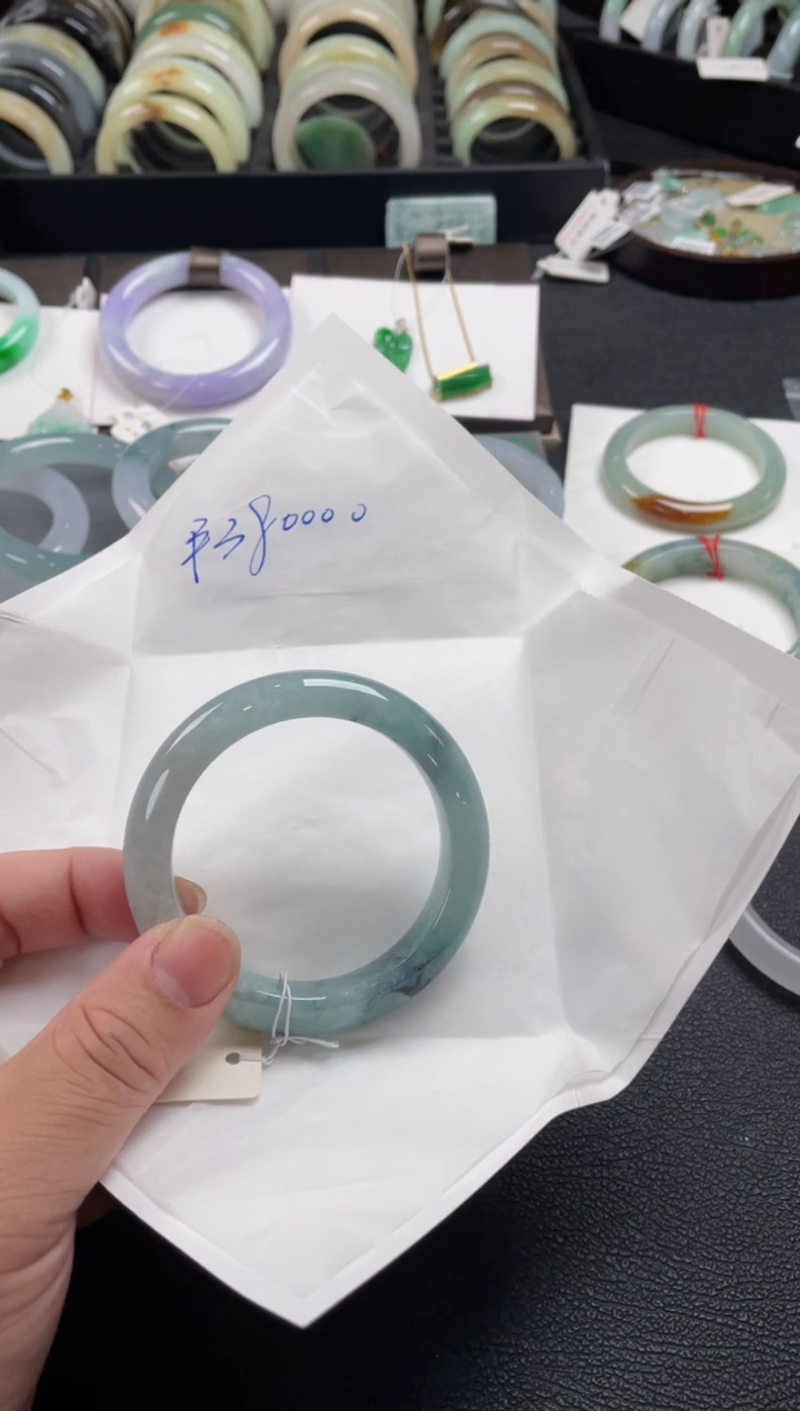 【闪购商品】翡翠手镯未镶嵌55圈口有纹裂