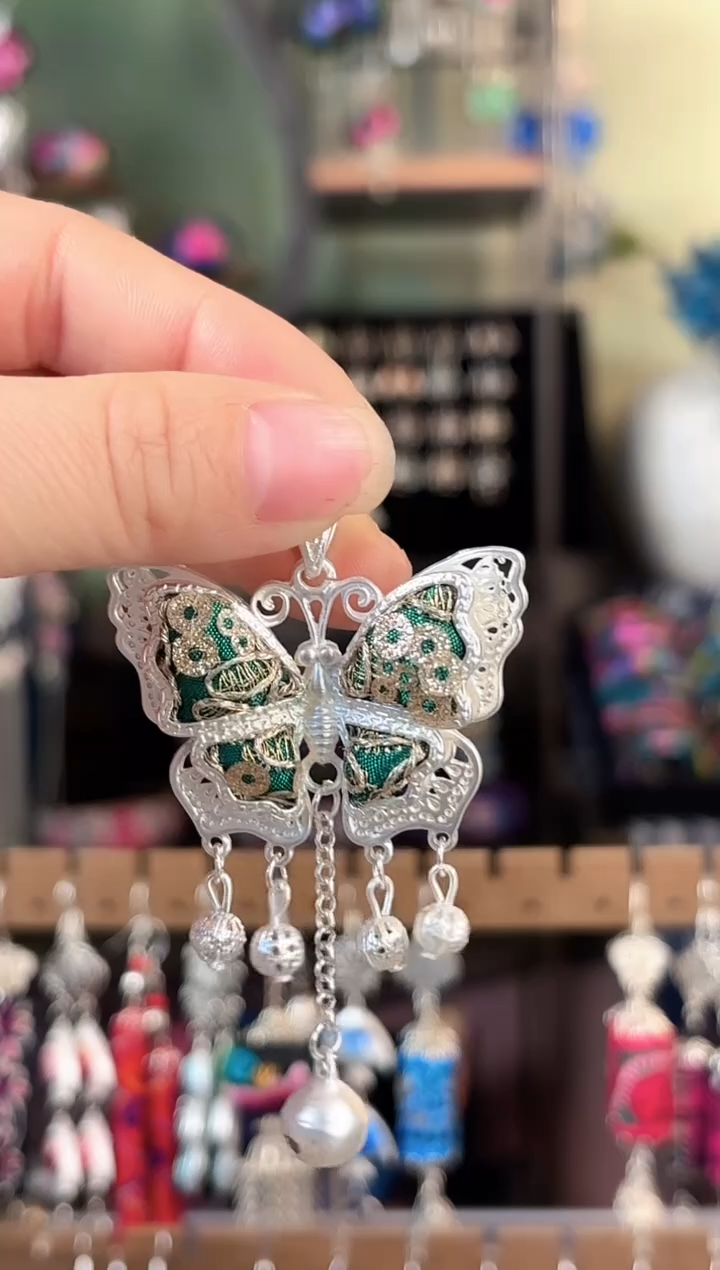 彩云南阁非遗老绣苗银饰品609