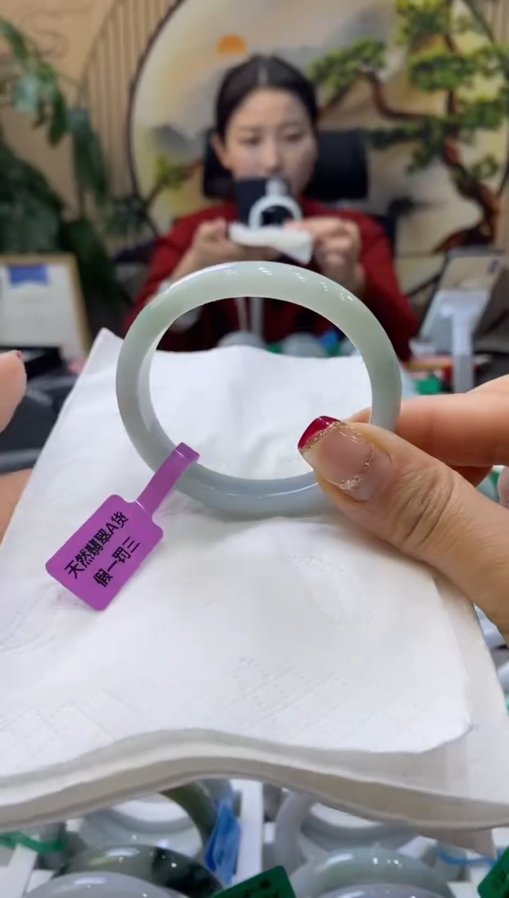 【闪购商品】翡翠手镯未镶嵌99903983