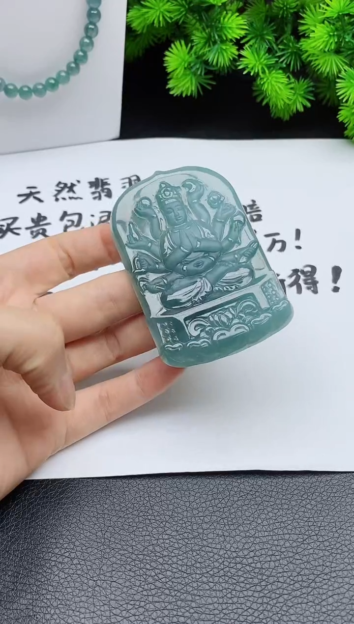 翡翠未镶嵌颈饰 