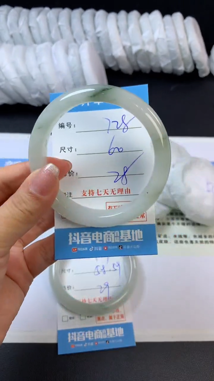 【闪购商品】石英质玉未镶嵌手镯g728