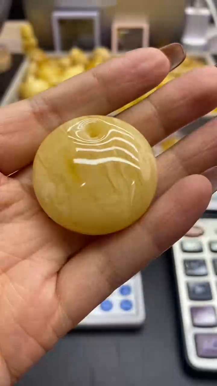 琥珀未镶嵌珠宝奇石2511