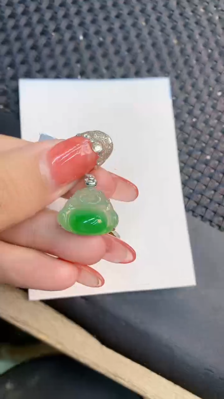 颈饰18K金镶嵌翡翠1