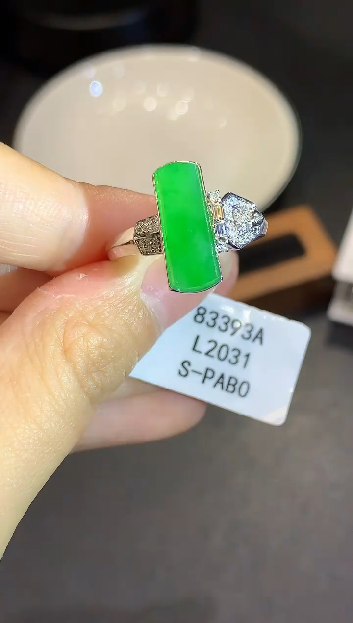 翡翠戒指18K金镶嵌L多样性发其一