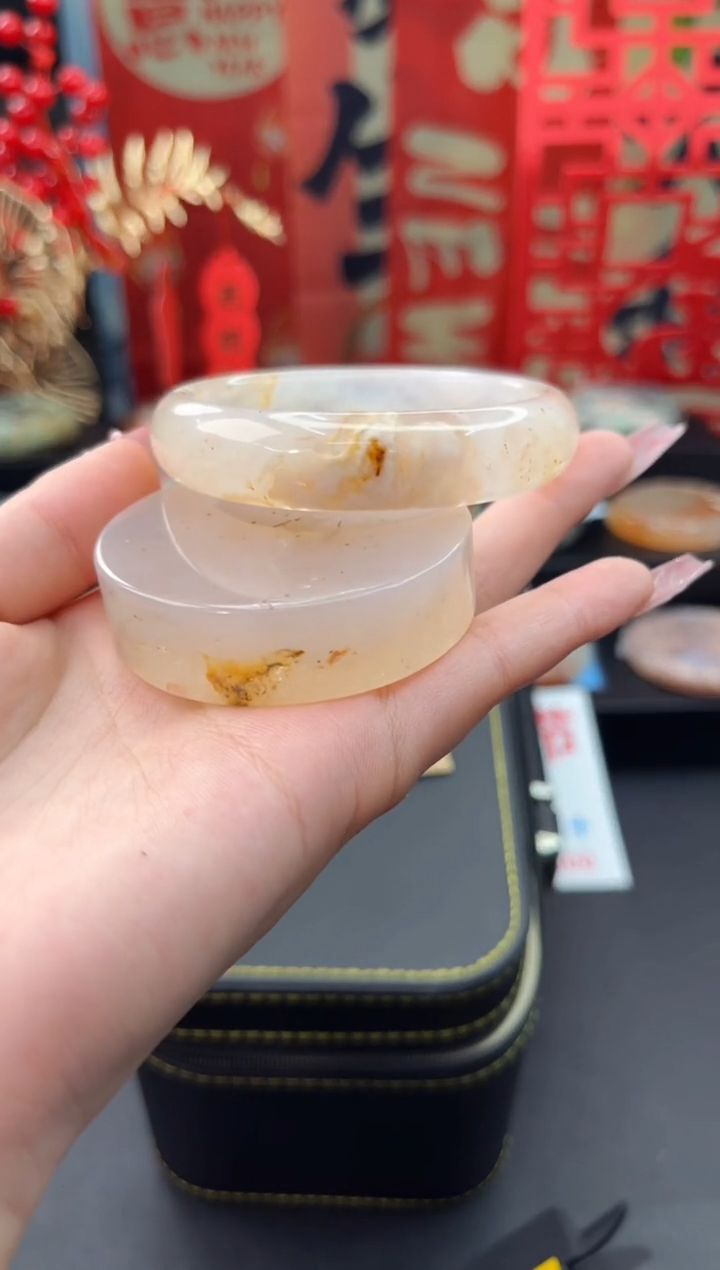 【闪购商品】石英质玉手镯未镶嵌赠送镯心（55圈口）无证书