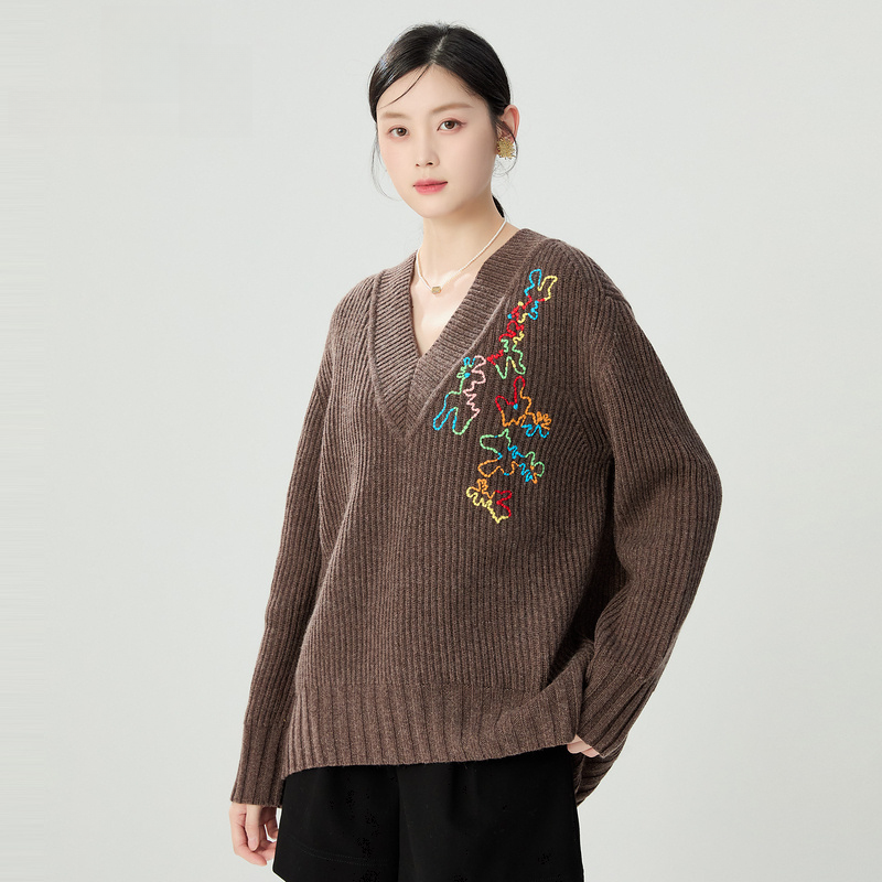 哥弟秋冬新款经典大地色系多巴胺字体绣花宽松V领套头毛衣1399765