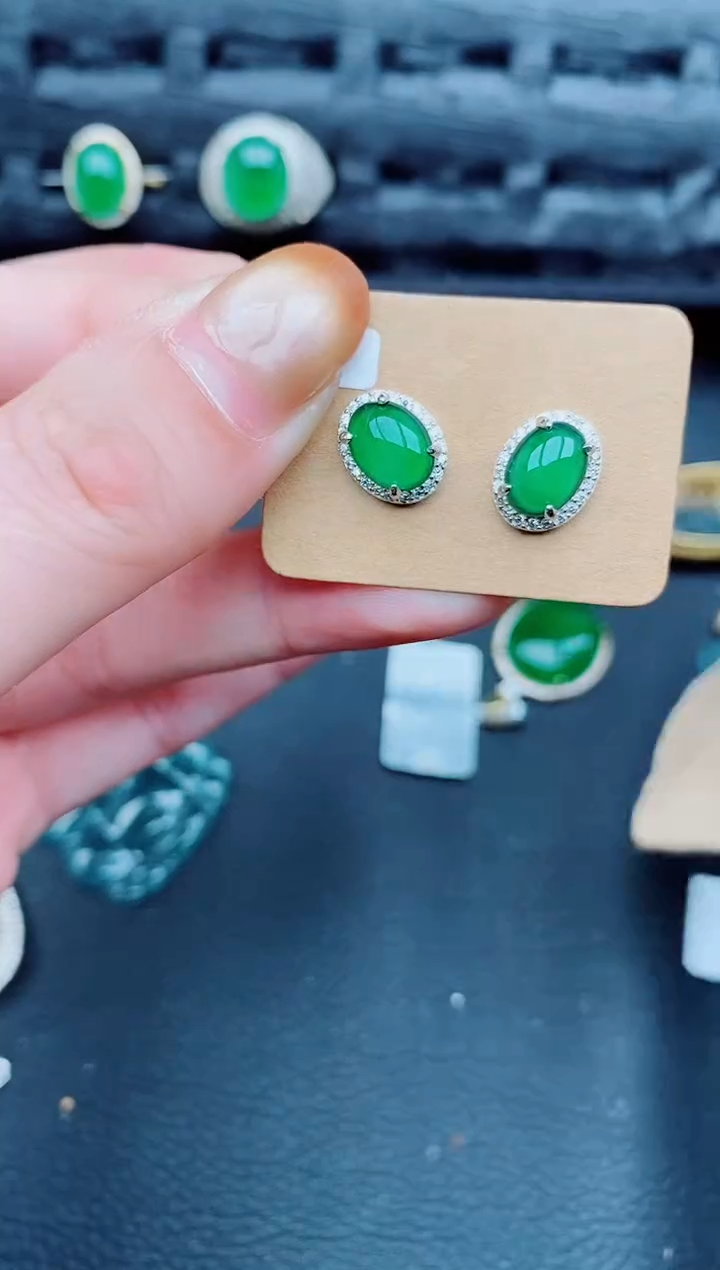 【闪购商品】翡翠耳饰银S925镶嵌天然a货翡翠800