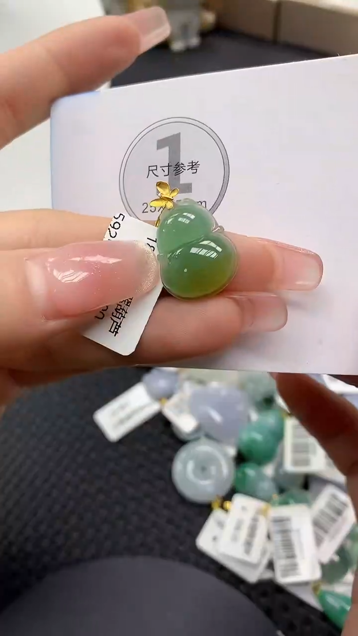 颈饰18K金镶嵌翡翠a货支持复检百元以上9元证书费自理