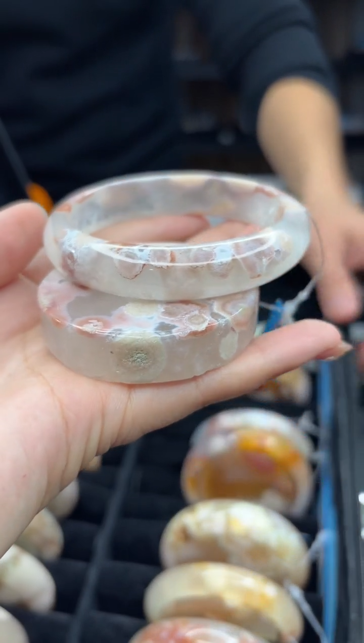 【闪购商品】石英质玉手镯未镶嵌295（61圈赠送镯心）