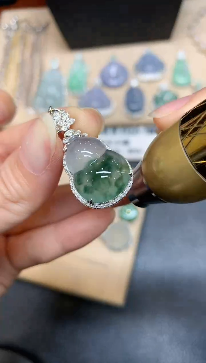 【闪购商品】翡翠颈饰18K金镶嵌葫芦【无服务费