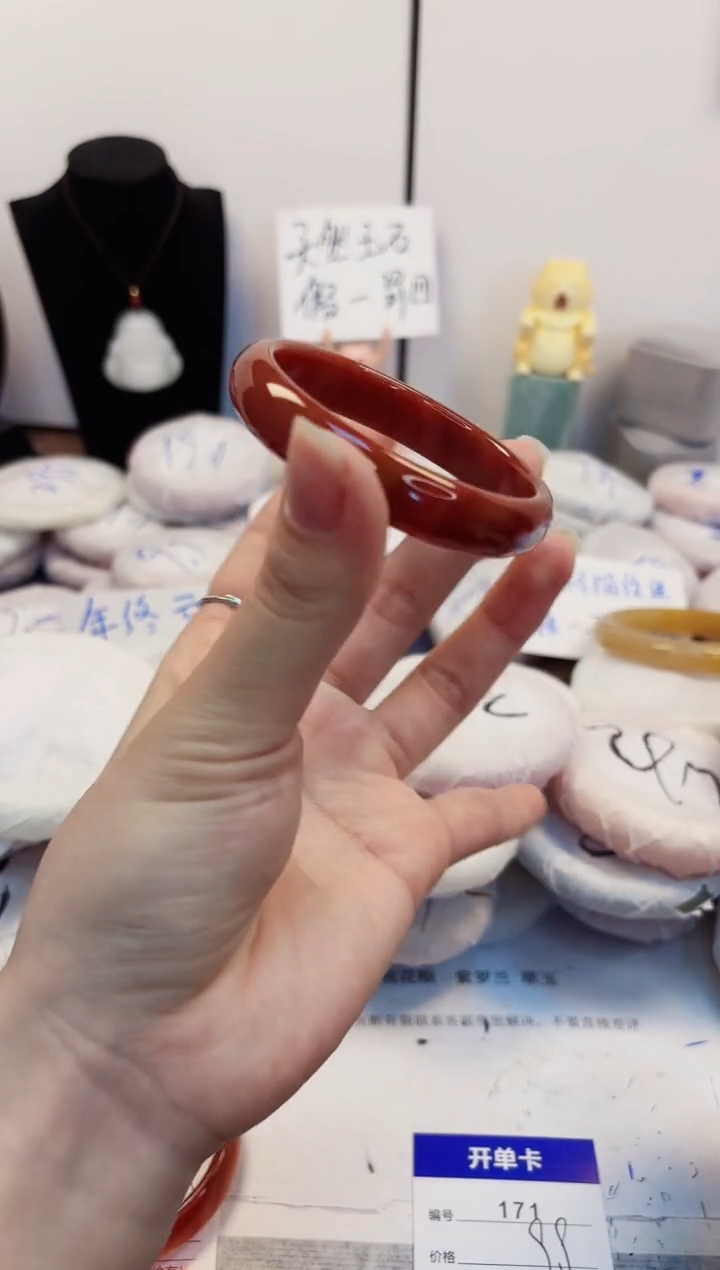 【闪购商品】石英质玉手镯未镶嵌171