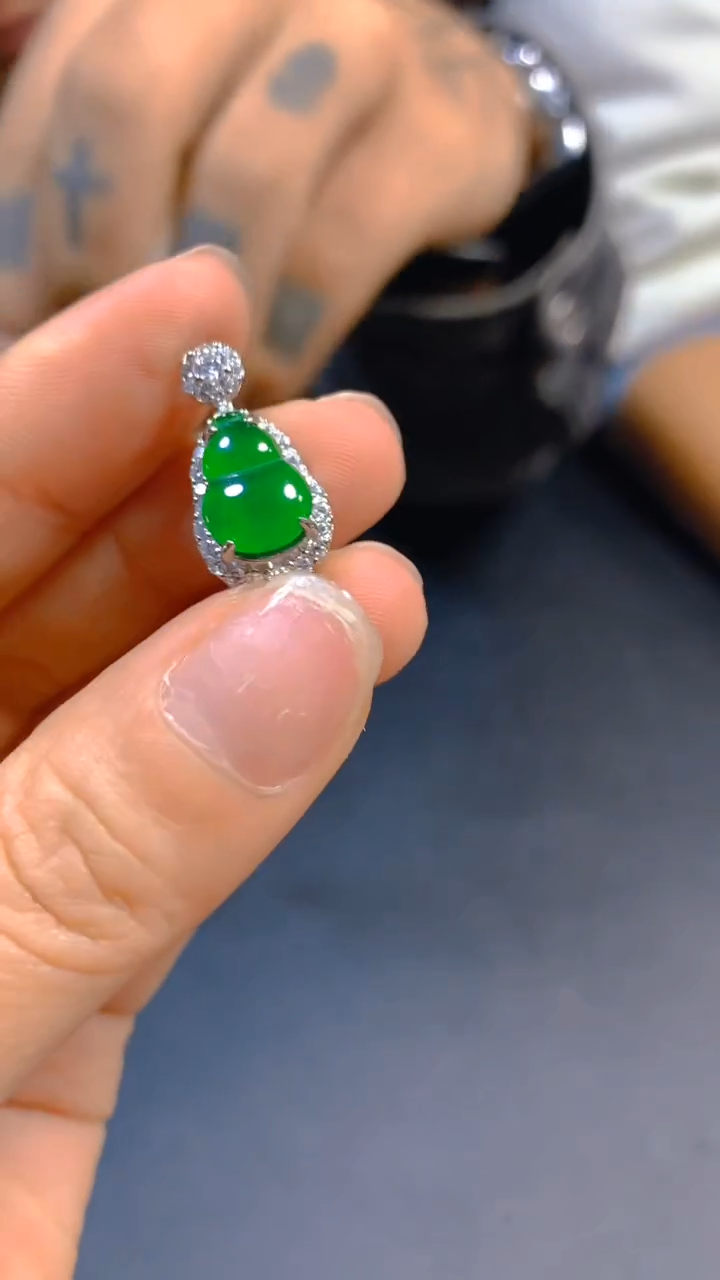 【闪购商品】翡翠吊坠(赠链)未镶嵌0833628376多样性发一