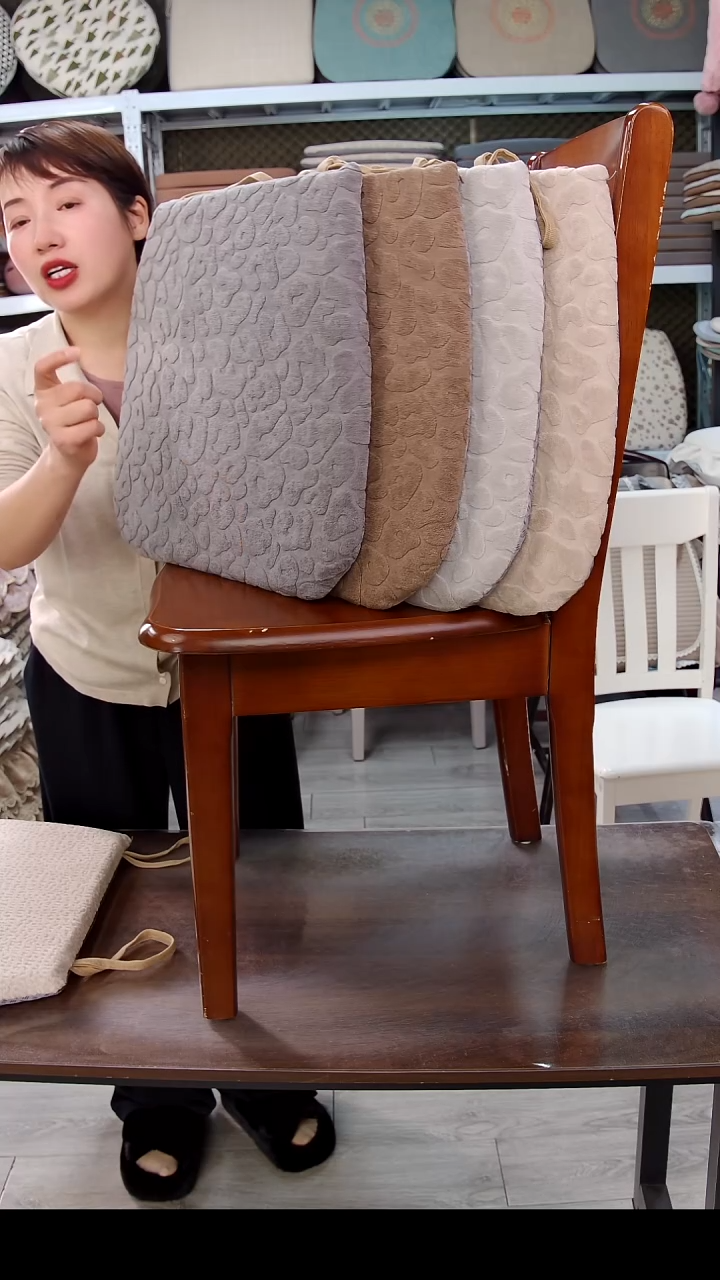 布石头记忆棉：共4个（每个颜色各1个）