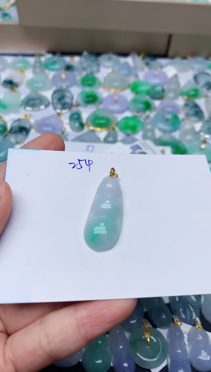 【闪购商品】翡翠颈饰18K金镶嵌天然翡翠A货  