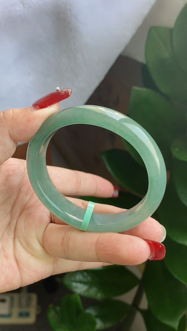 【闪购商品】翡翠手镯未镶嵌（冰透湖水绿）贵妃8号