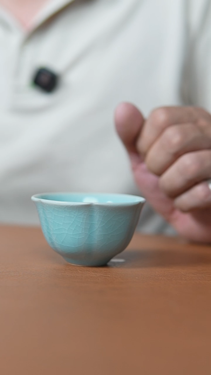 瓷片仿古天青小梅花杯