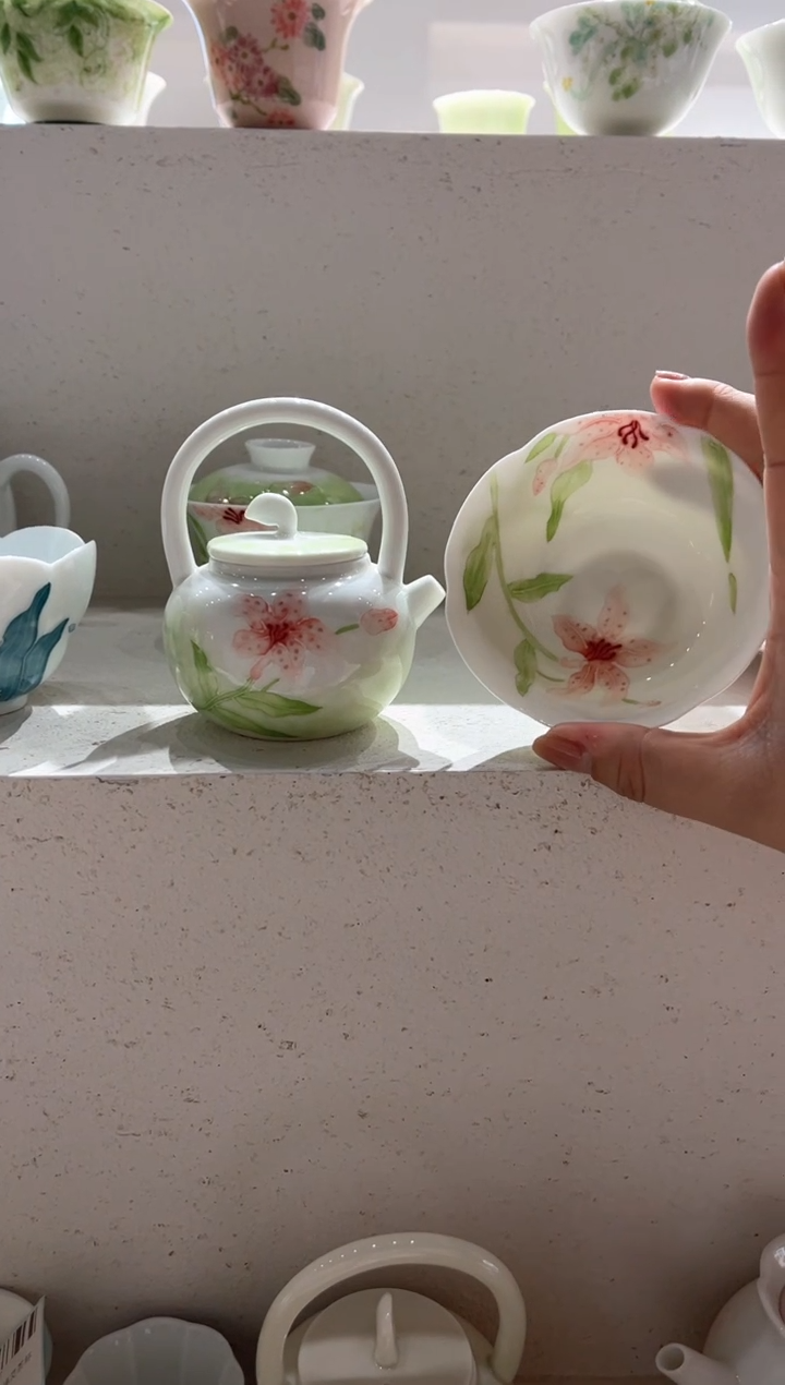 【闪购商品】茶壶加茶杯 哈哈哈哈