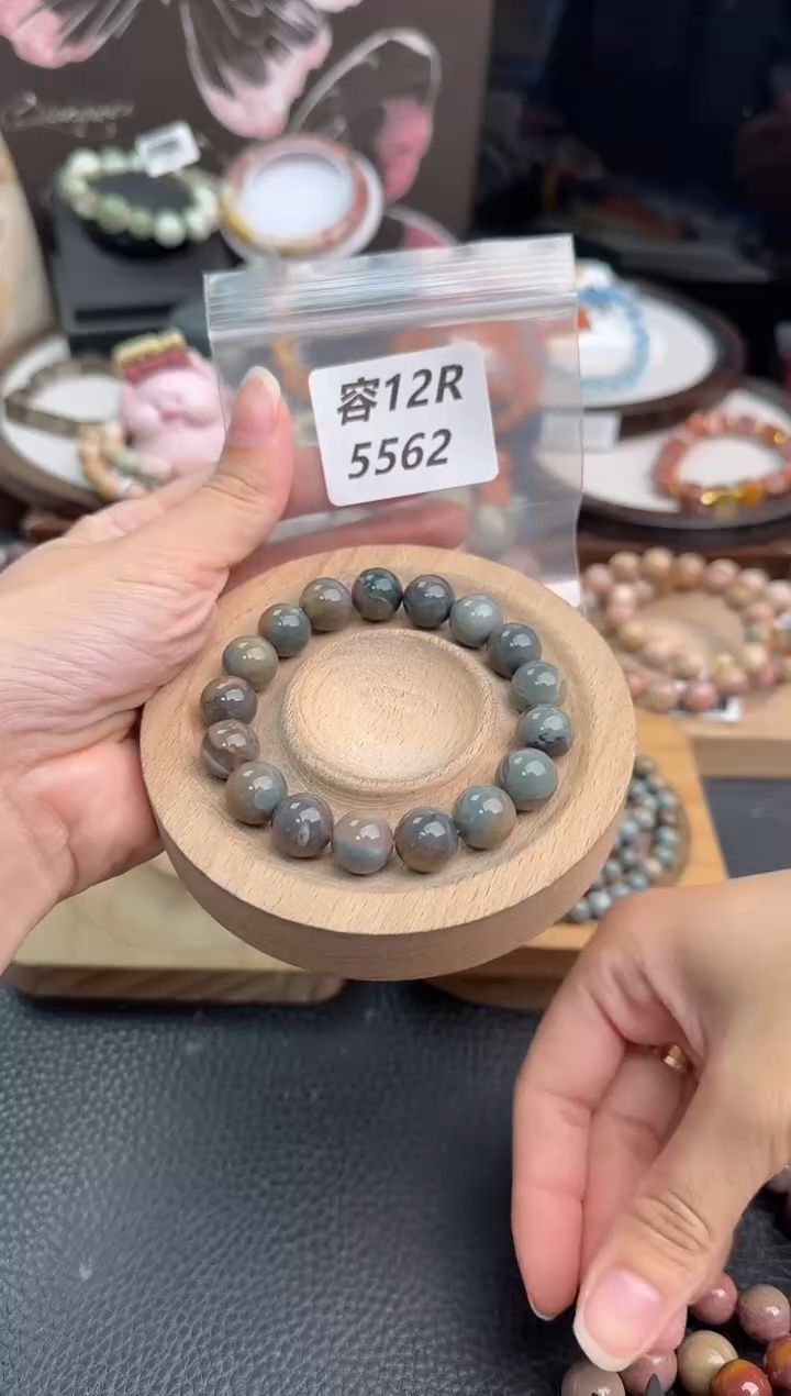 未镶嵌手链石英质玉猪**?12R5562