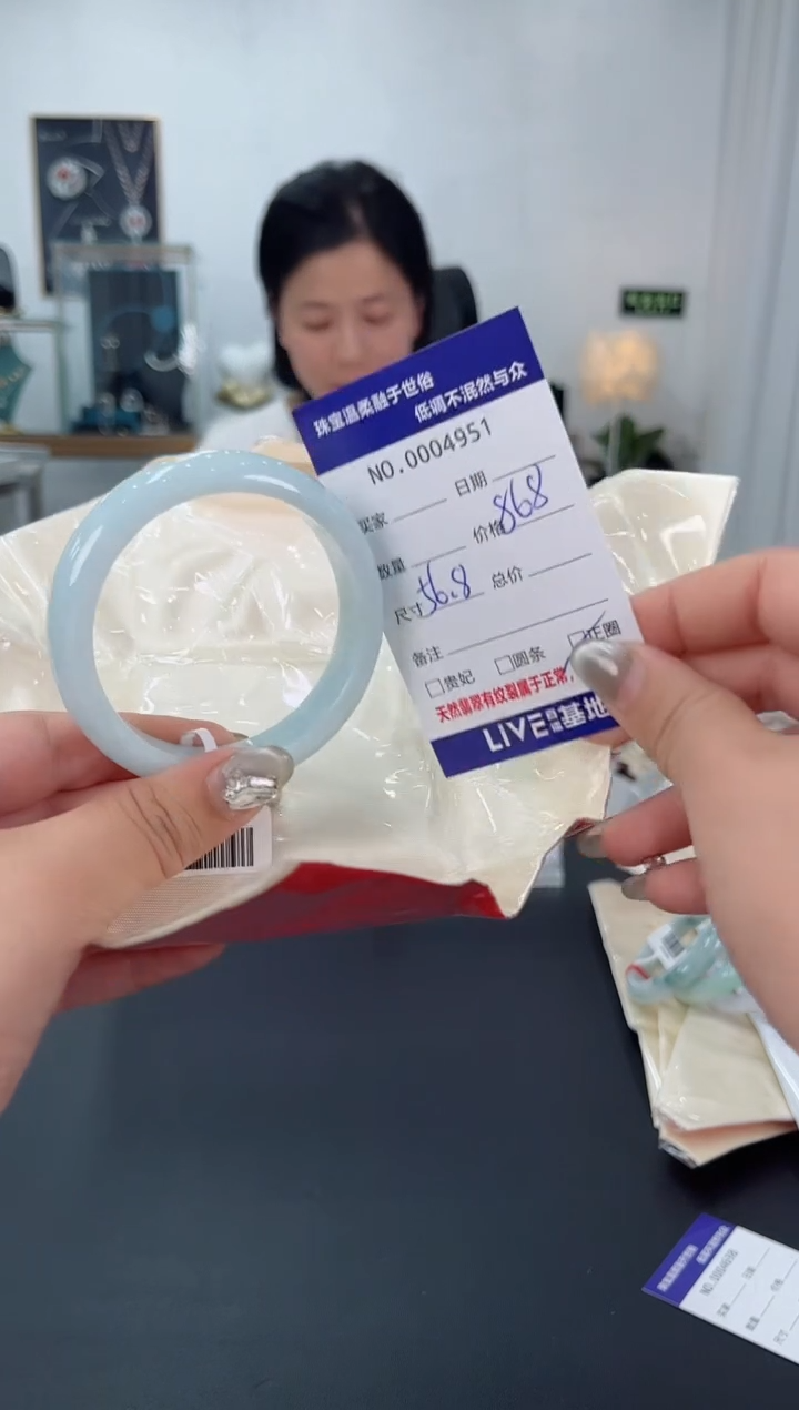 【闪购商品】翡翠手镯未镶嵌天然翡翠A货