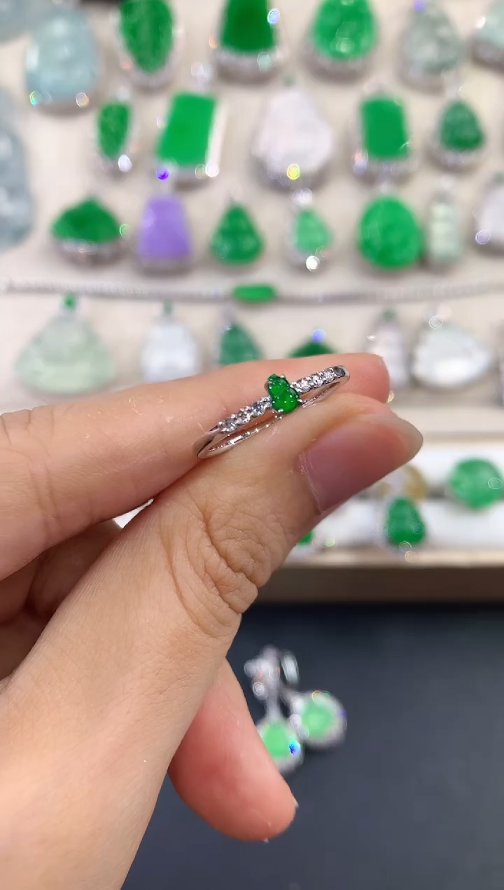 翡翠戒指18K金镶嵌V49   