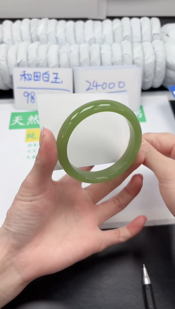 【闪购商品】石英质玉手镯未镶嵌109-58.8