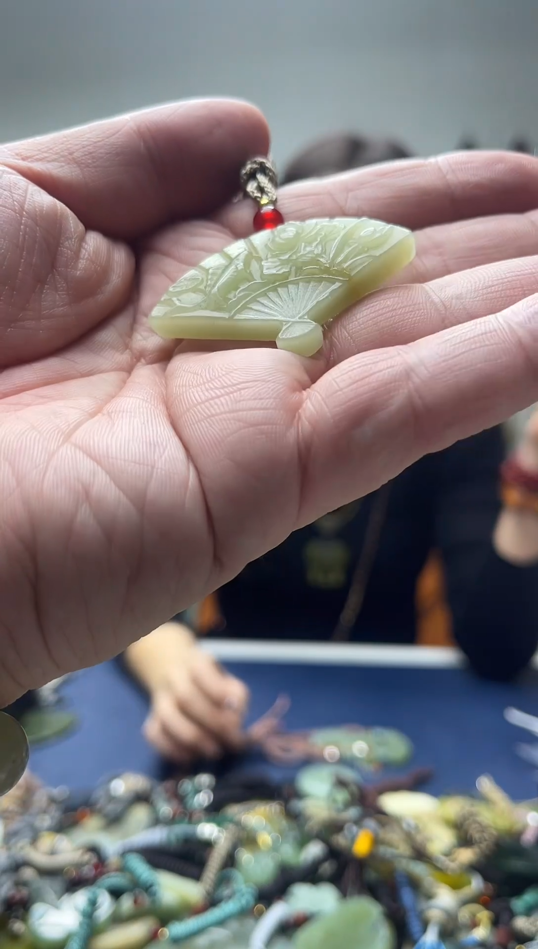 未镶嵌岫玉颈饰`