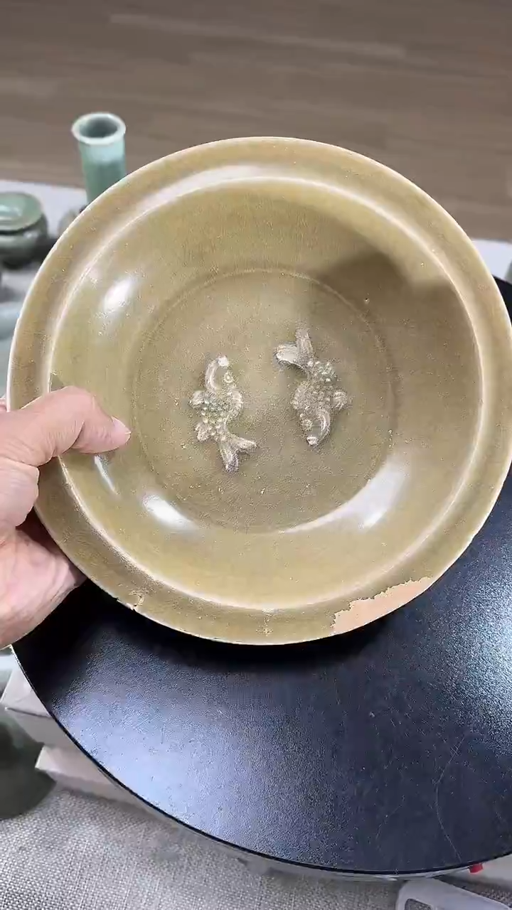 摆件陶老*子龙泉青瓷大号鱼洗口沿有小修小磕