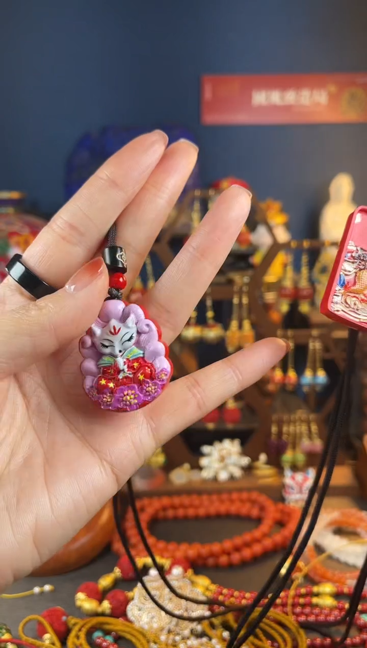 【闪购商品】红红九尾牌子吊坠