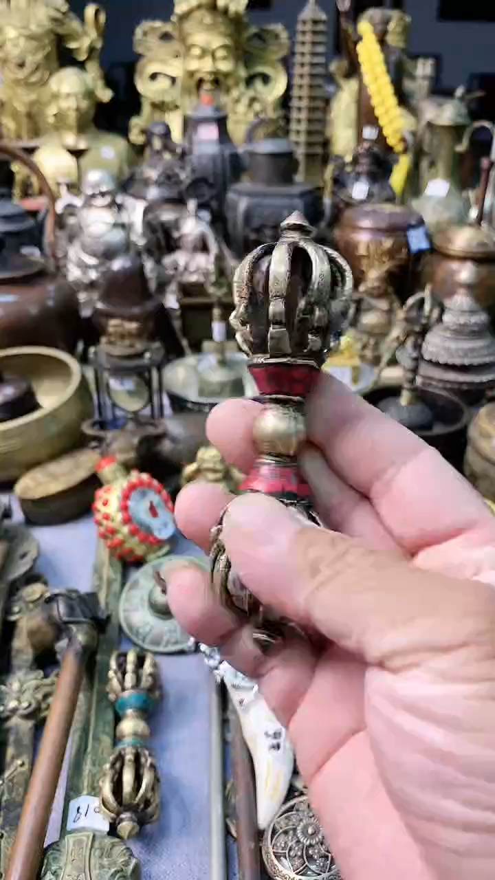 鸿兴工艺摆件嵌红杵把件
