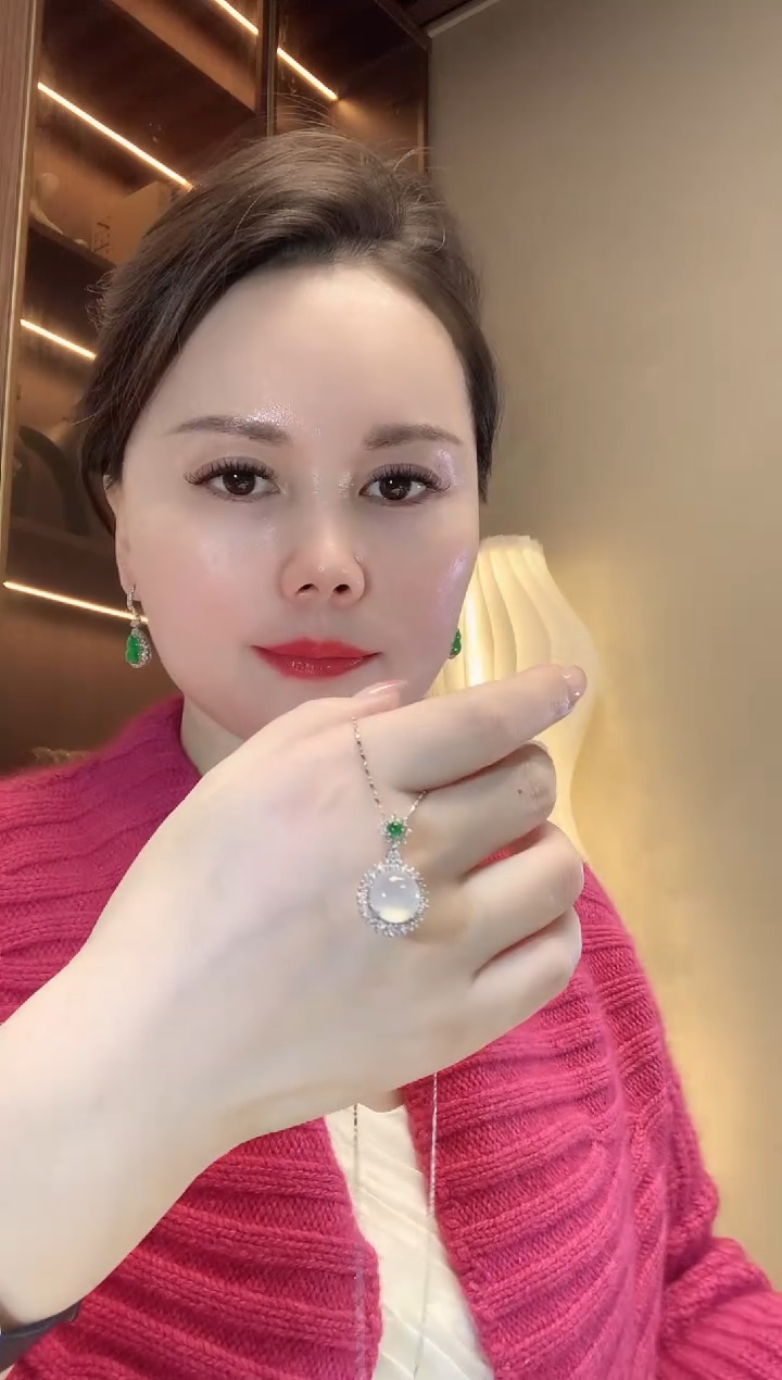 【闪购商品】翡翠吊坠(不含链)18K金镶嵌C51   