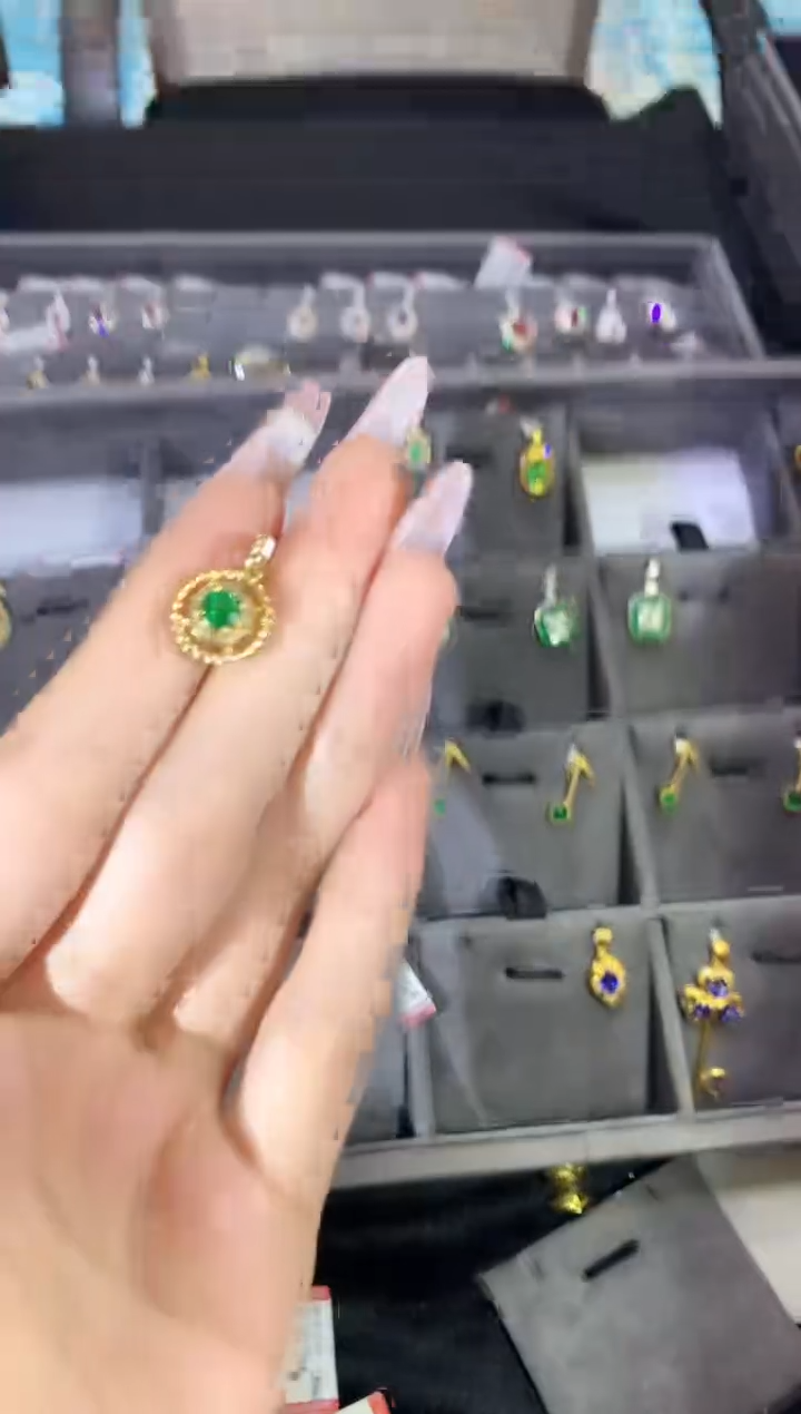 【闪购商品】祖母绿吊坠（不含链）18K金镶嵌a124时尚