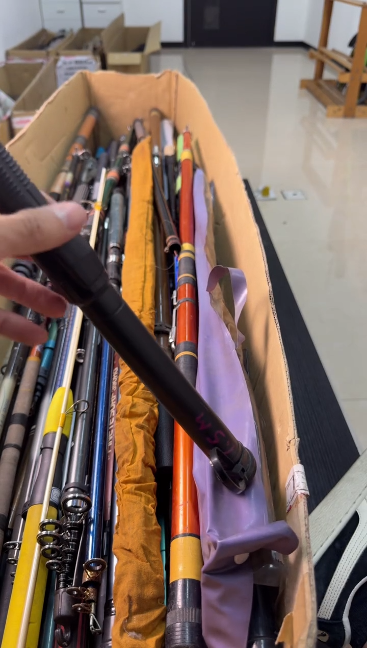 清**亮 孤品微瑕， 以直播间为准  加 10元发顺丰