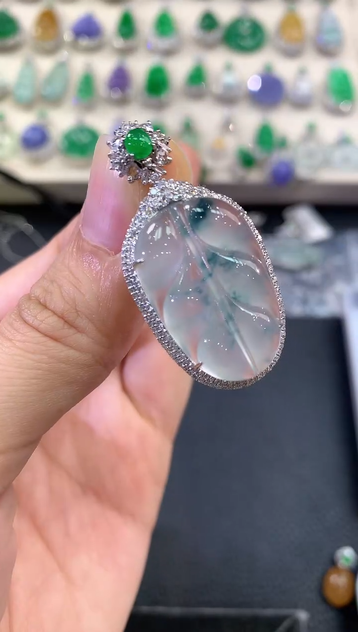 【闪购商品】翡翠吊坠(不含链)18K金镶嵌D52     