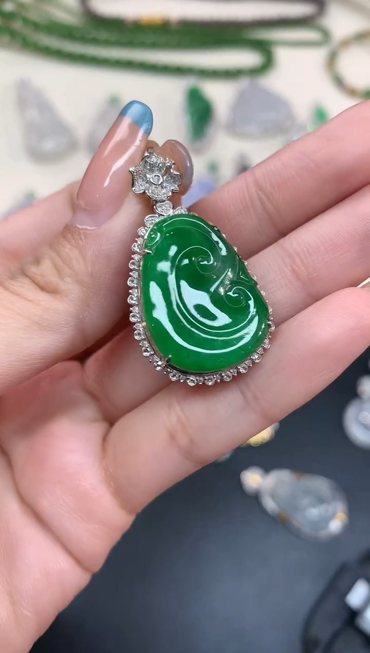 【闪购商品】翡翠吊坠(不含链)18K金镶嵌吊坠A230|13800