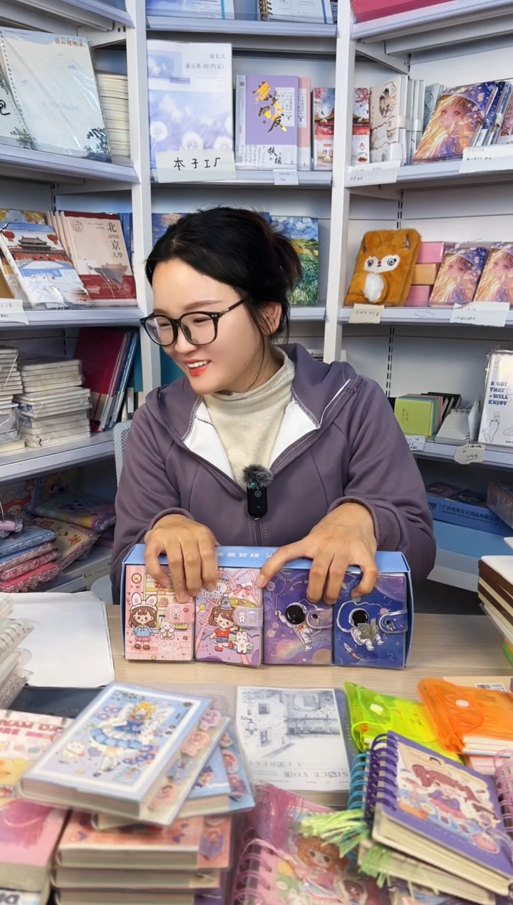 优萃100K搭扣胶套本70张【封面随机】20本