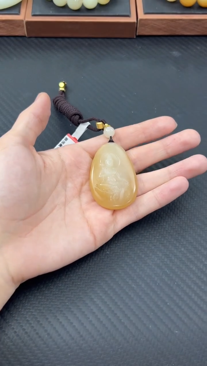 【闪购商品】和田玉吊坠(赠链)未镶嵌且末金山微色差吊坠