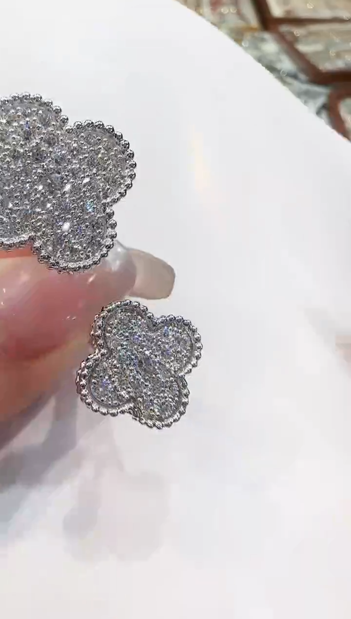 【闪购商品】钻石戒指18K金镶嵌双花戒指（48小时鉴赏期）