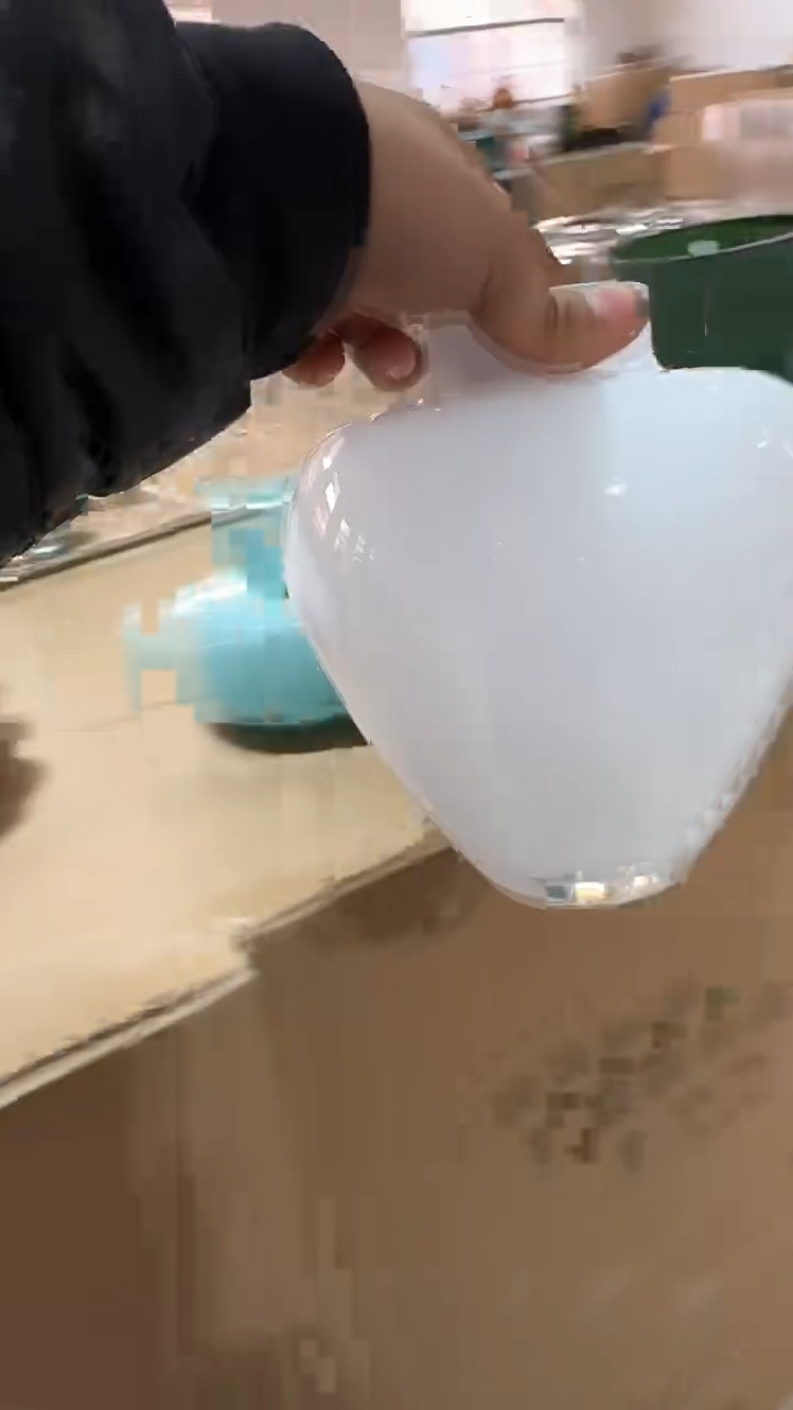 【闪购商品】玻璃白色小瓶子