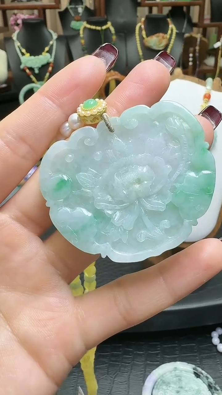 【闪购商品】翡翠颈饰未镶嵌如意花牌