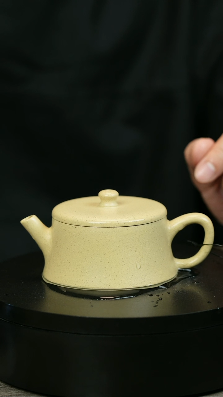 茶壶紫砂T****oH2025龚文华本绿光素云柱
