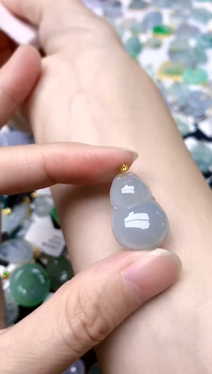 颈饰18K金镶嵌翡翠天然A货翡翠