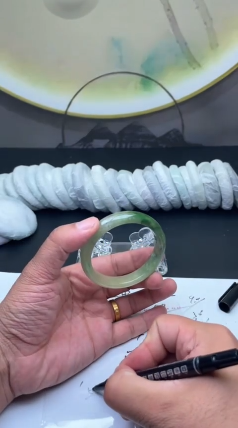 下单就是图片的手镯，放心冲！A228