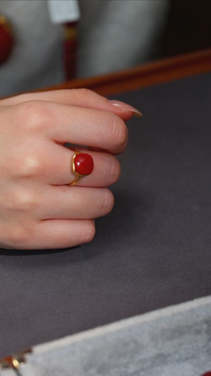 18K金镶嵌南红玛瑙戒指原矿J-2-3