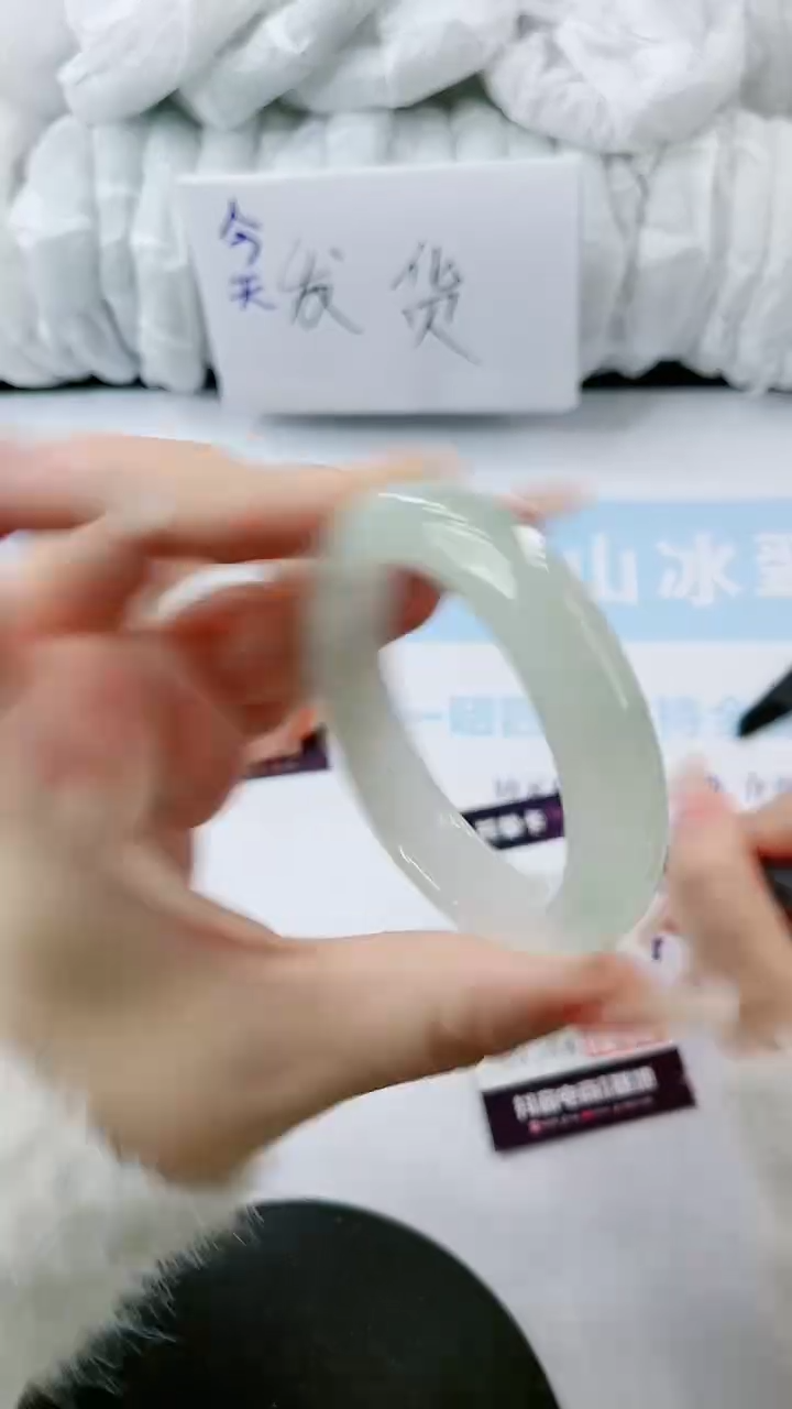 【闪购商品】石英质玉手镯未镶嵌多样性发货V529