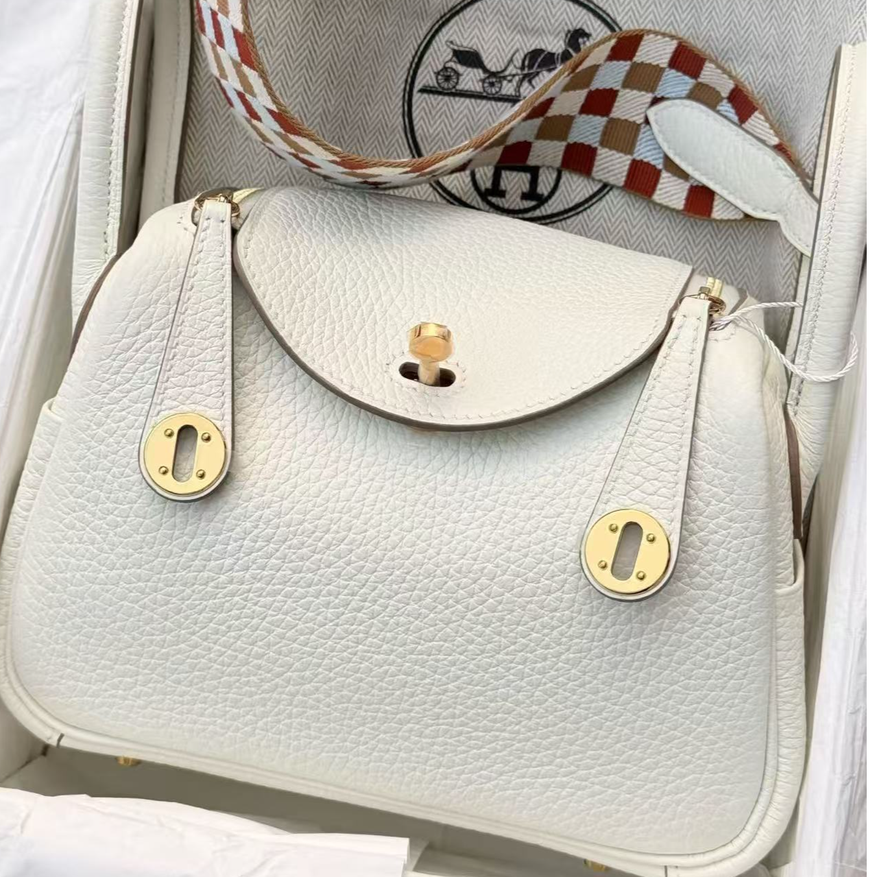 未使用 Hermes/爱马仕 阿古叔叔mini Lindy蘑菇白金u刻tc皮闲带票