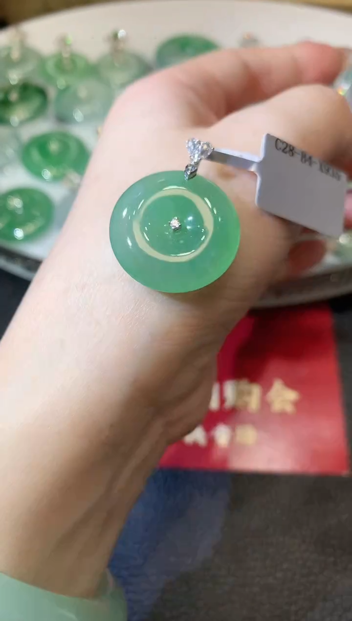 【闪购商品】翡翠吊坠(不含链)18K金镶嵌A50 多样性发货一件 不退换